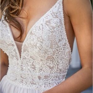 Elegant White Lace Wedding Dress